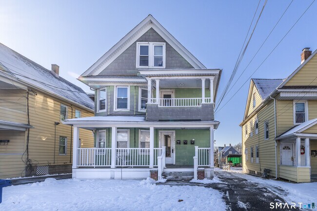 Building Photo - 795 Brewster St