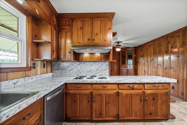 Building Photo - Pet Friendly Two Bedroom!