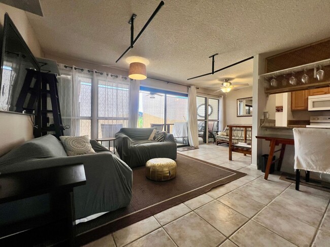 Building Photo - Furnished 2 Bedroom 2 Bathroom Condo with ...