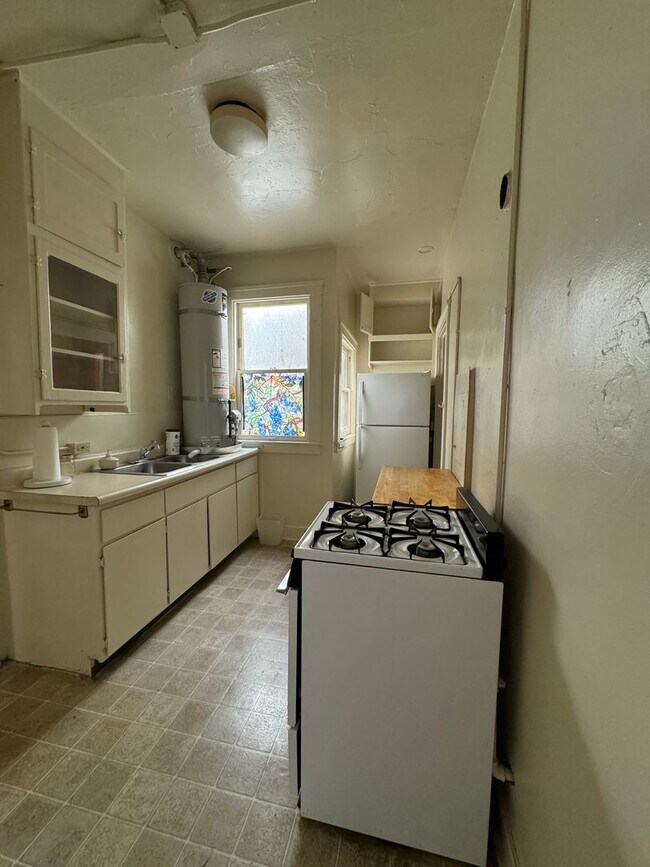 Building Photo - 3129 Broadway