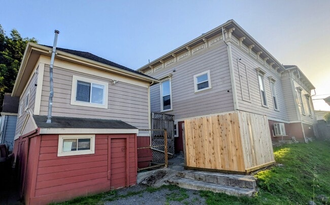 Building Photo - Conveniently located studio, available fur...