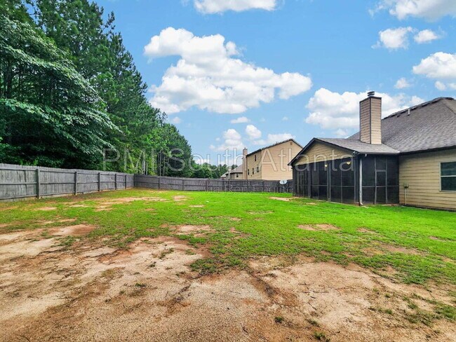 Building Photo - 305 Legends Dr