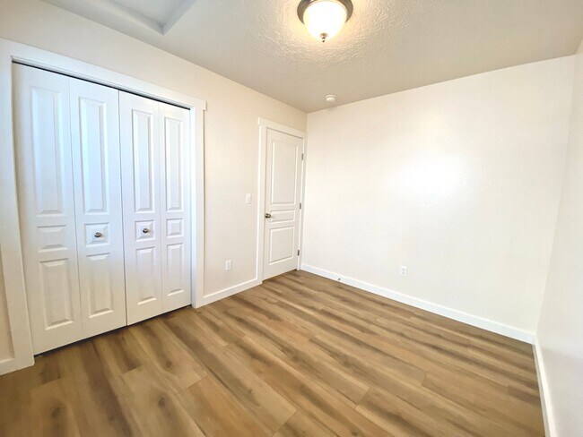 Building Photo - 4 bedroom PLUS office or 5th bedroom in NW Meridian Avail Mid August
