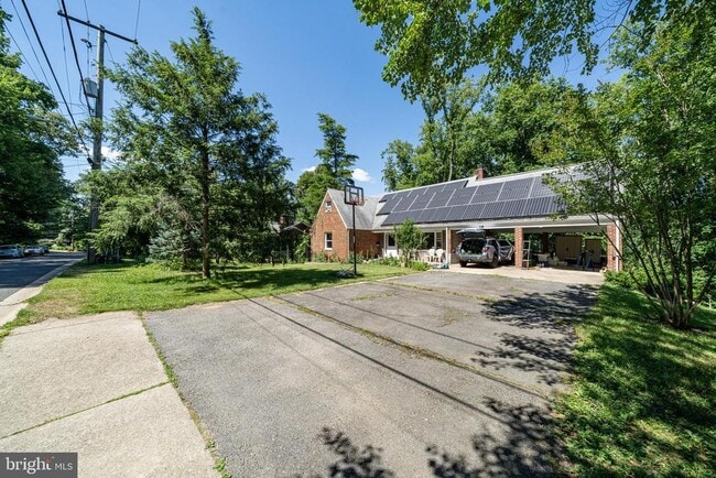 Building Photo - 18 Lakeside Dr