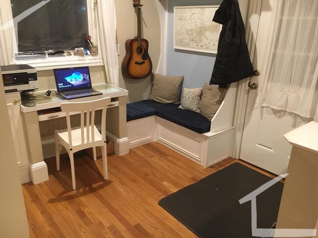Building Photo - Lovely, De-leaded 3-bed, 2-bath Newton Apartment