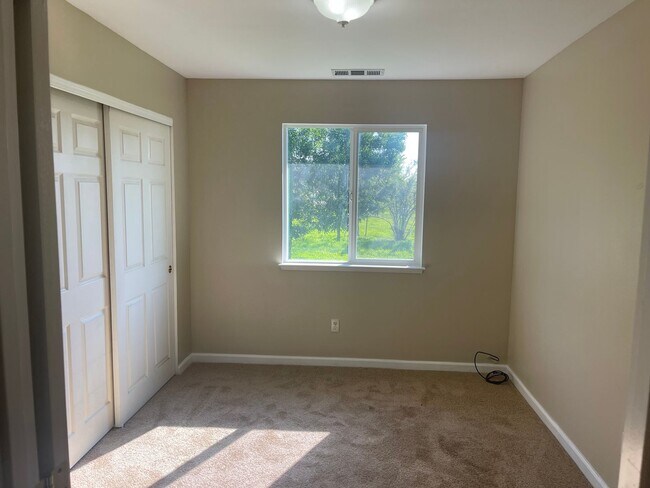 Building Photo - Renovated 3br/2ba on Large Lot