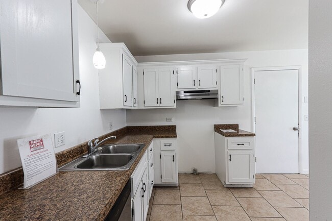 Building Photo - 3 Bedroom Ranch-Style Home with Bonus Base...