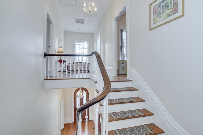 Building Photo - 629 Greene St