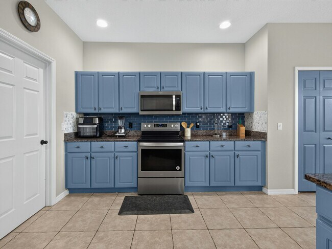 Building Photo - 8519 La Isla Dr