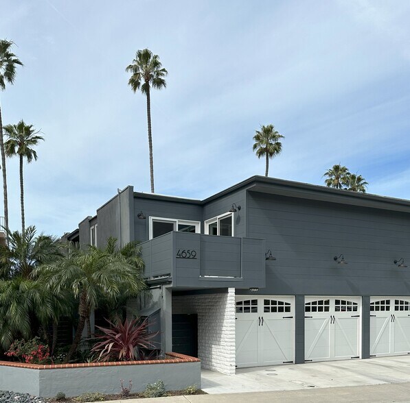 Front patio - 4659 Park Dr