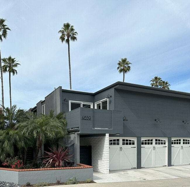 Front patio - 4659 Park Dr