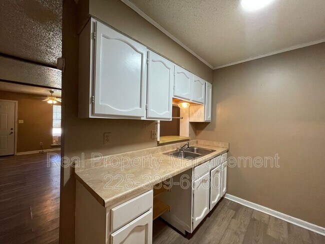 Building Photo - 750 Hospital Rd