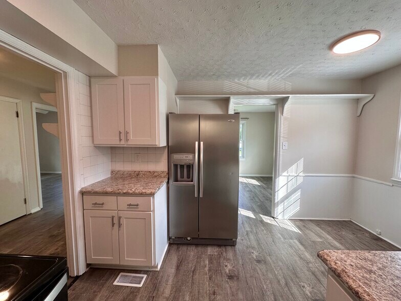 Kitchen - 2729 Keith Ave