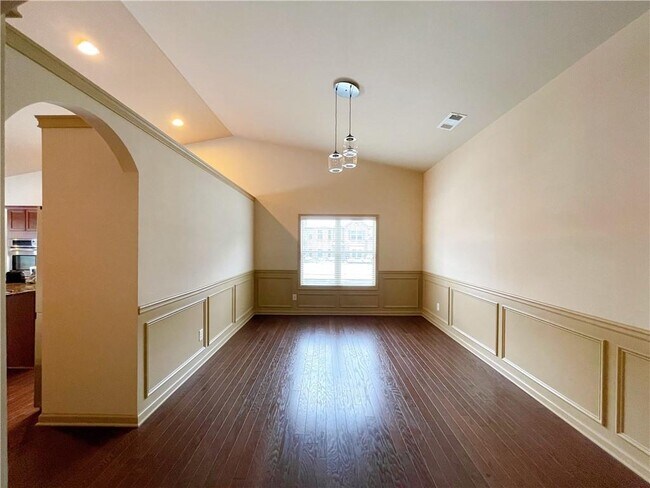 Building Photo - 1821 Bridle Rd