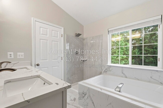 Building Photo - 10299 Wimbledon Pl