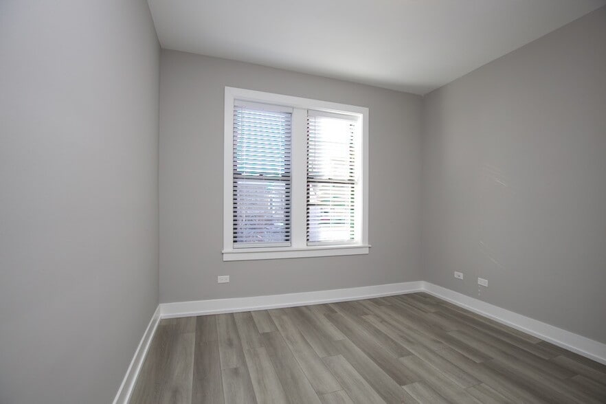 Building Photo - 3853 N Janssen Ave