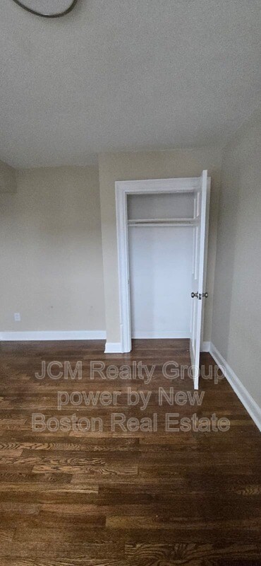 Building Photo - 86 Main St