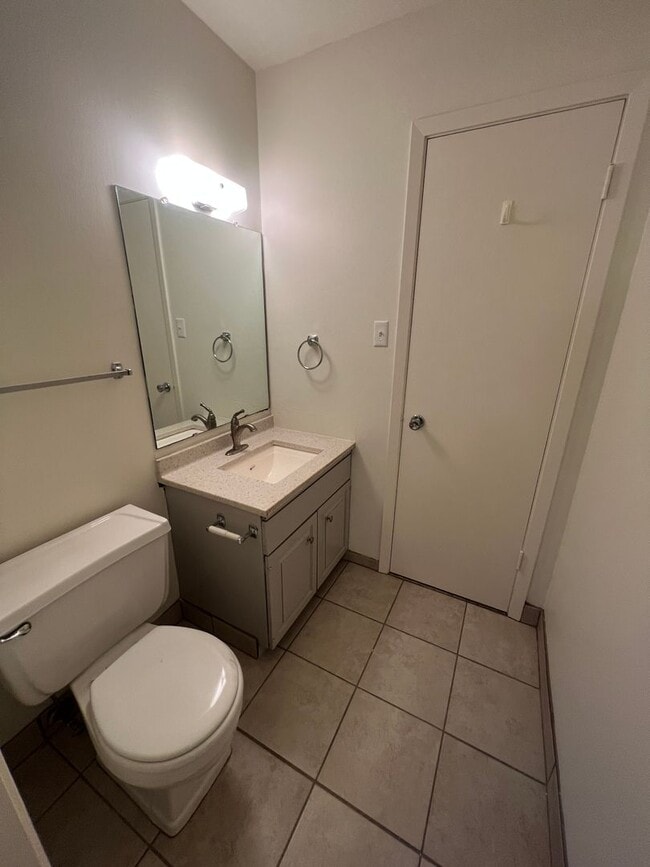 Building Photo - TriPlexes *LEASING SPECIAL AVAILABLE*