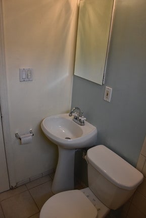 Cozy bathroom - 3850 Blanche St