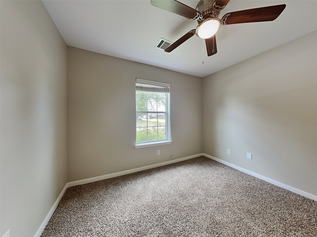 Building Photo - 28906 Rio Grande River Dr