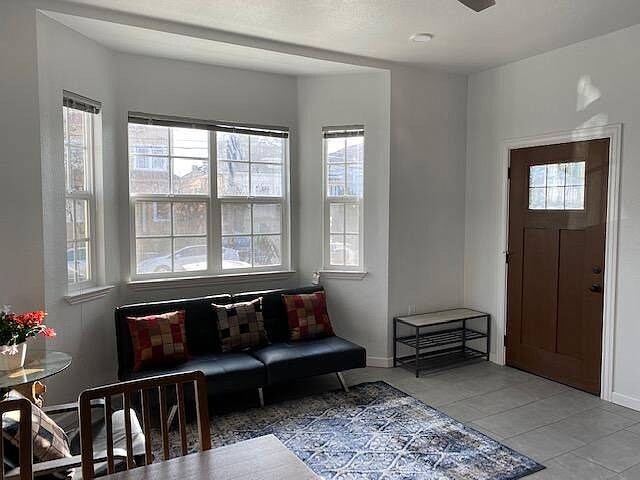 Building Photo - 3 bedroom in Oakland CA 94609