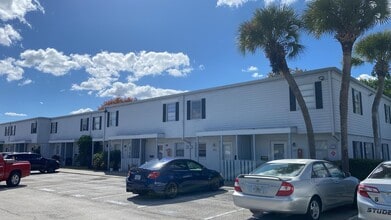 Building Photo - 1820 Amberly Ave