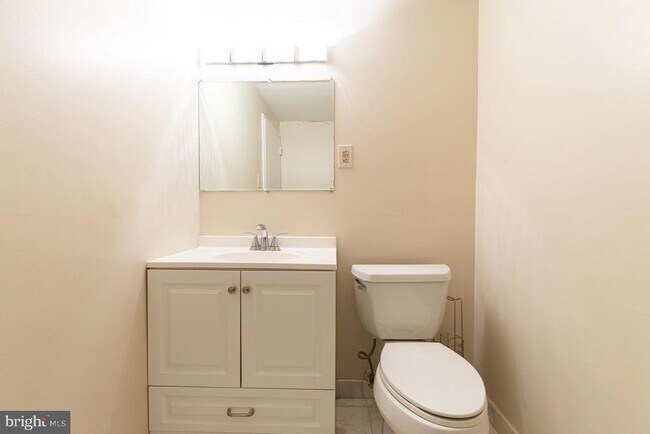 Building Photo - 204 M St SW