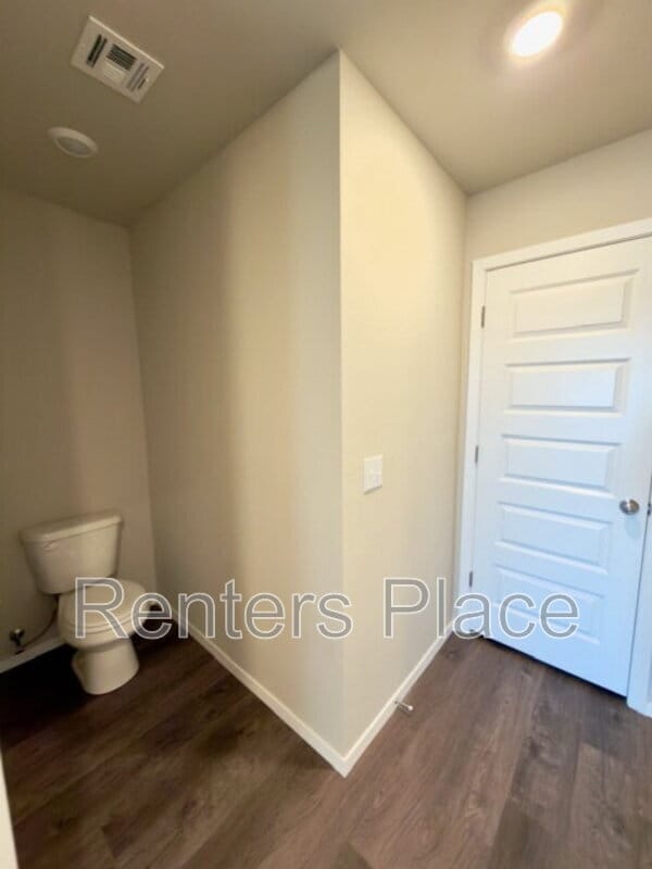 Building Photo - 1004 W Lawton Rd