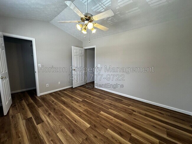 Building Photo - 2834 Florence Dr