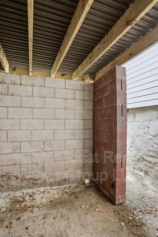 Building Photo - 316 N High St