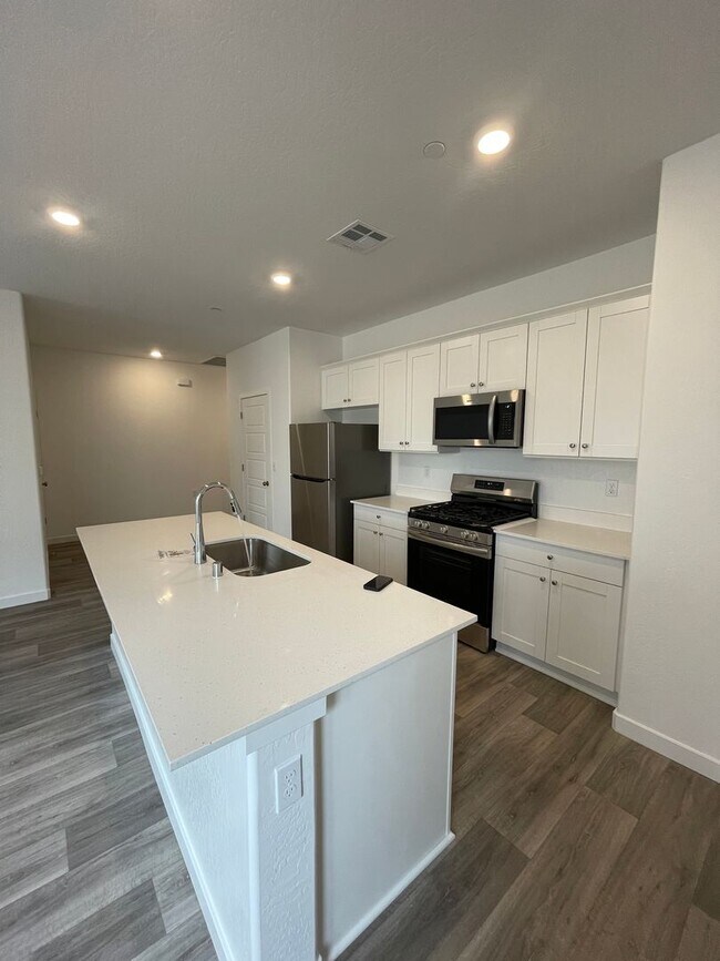 Building Photo - Stunning 3-Bed, 2-Bath Lennar Home in Fresno – Your Dream Home Awaits!