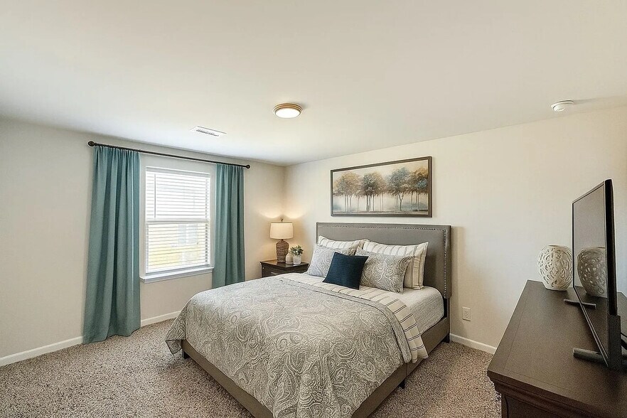 Building Photo - Room in House on Serena Dr