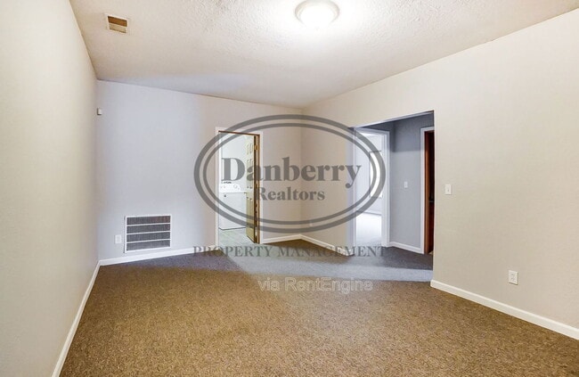 Building Photo - 1103 N Byrne Rd