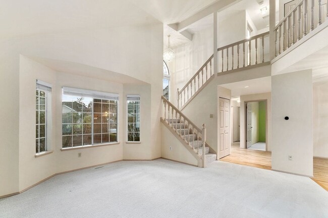 Building Photo - Beautiful 3 Bedroom Home in Bridle Trails