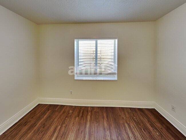 Building Photo - 651 Saddlebrook Dr