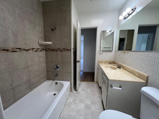 Building Photo - Nice Single Family Home in South Torrance