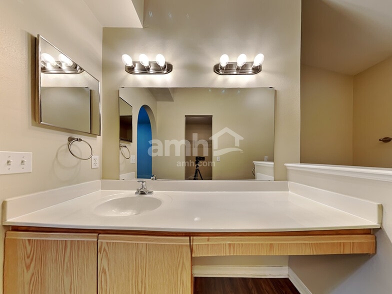 Building Photo - 1844 Saga Ct