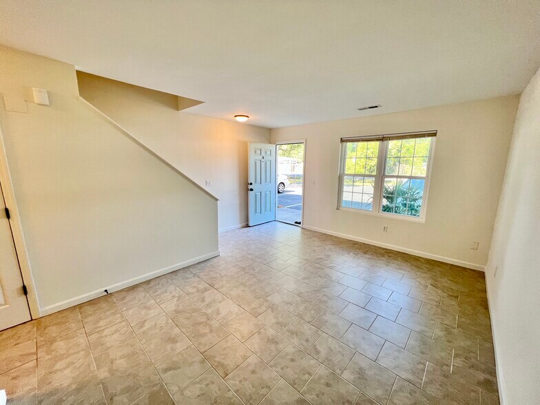 Living Room / Entry - 272 Fleming Rd