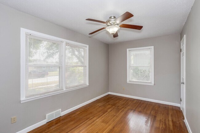 Building Photo - 2 bedroom 1 bath home