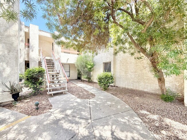 Building Photo - 3119 W Cochise Dr