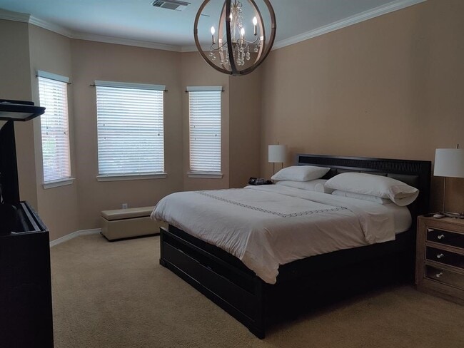 Building Photo - 13401 Indigo Sands Dr