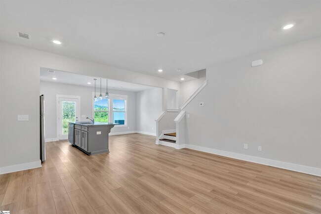 Building Photo - 46 Mardale Ln