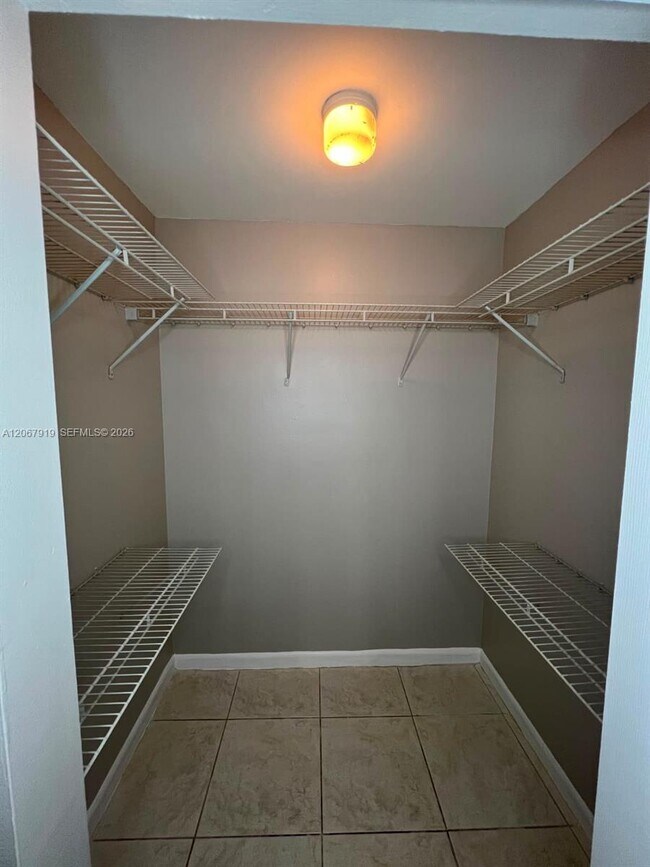 Building Photo - 1591 Springside Dr