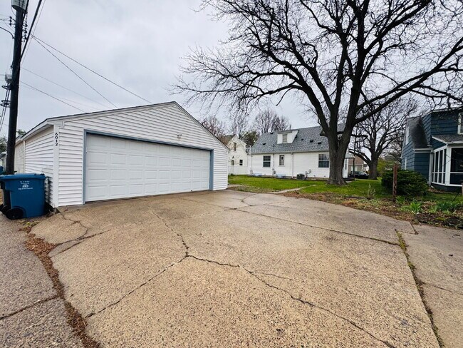 Building Photo - 6012 Logan Ave S