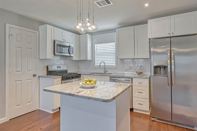 Building Photo - 3818 Noah St