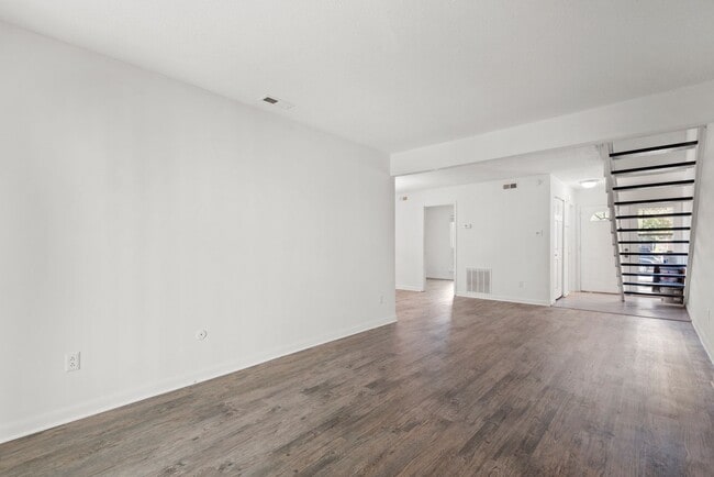 Building Photo - Virginia Beach Townhome