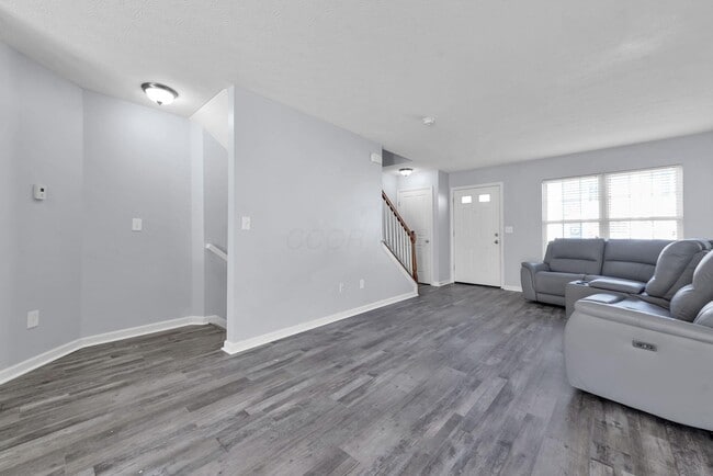 Building Photo - 8326 Bruntsfield Rd