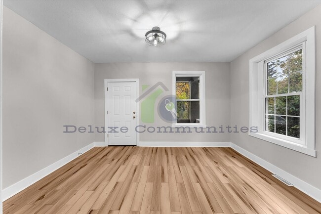 Building Photo - 724-724 Adams St SE