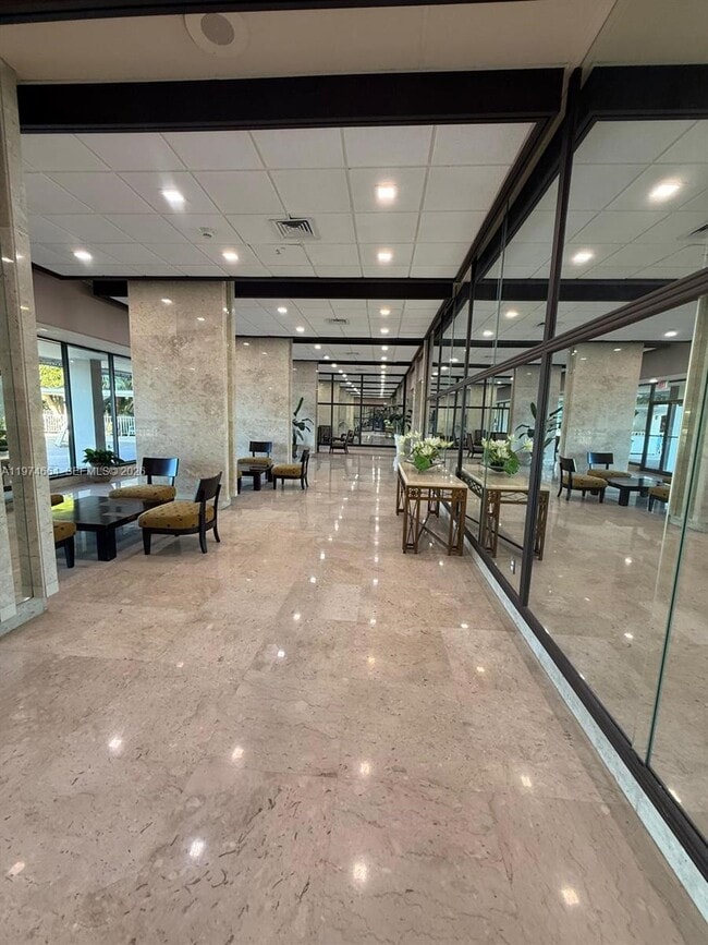 Building Photo - 300 Bayview Dr