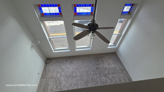 Building Photo - 3-Bedroom Upper-Level Condo in Historic Downtown Stillwater